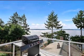 Dyane's Seaview Home By The Beach - 8