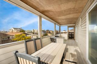 5042 - Beachside Hangar - 5