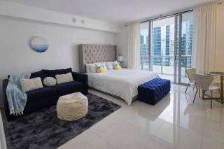 Modern Brickell Luxury Stay - 3