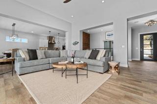 Family Lake LBJ Luxury Retreat Pool Hot Tub Sleeps 27 - 5