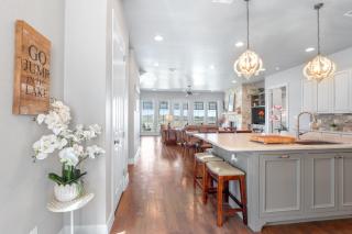 Lakeside Dreamhouse - 4