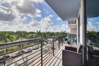 Steps to Dtwn Doral Park: Modern Group Retreat! - 0