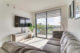 Steps to Dtwn Doral Park: Modern Group Retreat! - 9