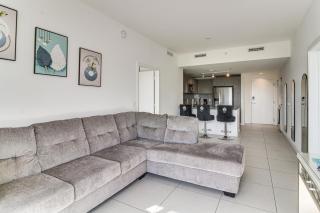 Steps to Dtwn Doral Park: Modern Group Retreat! - 6