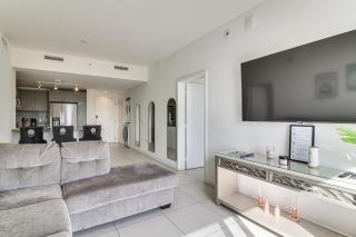 Steps to Dtwn Doral Park: Modern Group Retreat! - 5