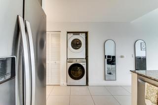 Steps to Dtwn Doral Park: Modern Group Retreat! - 1