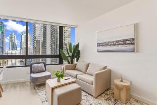 District 225 Miami - Rooftop Pool Gym & City Views - 2