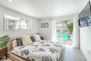 Luxe 2BR w Parking in Heart of South Beach - 1