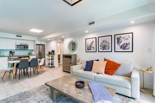 Luxe 2BR w Parking in Heart of South Beach - 0