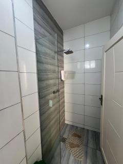 Urban Oasis Studio wt pool, gym, king bed and Perks! - 9