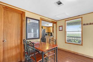 Lighthouse Hill Ranch - Grey House - 7