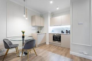 Urban Chic - Luxury Stay for up to 15 Guests in Mennica Residence, Warsaw Center - 0