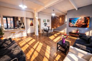 Central Apt - Sleeps 6- Steps to Bars & Restaurant - 0