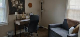 Cozy-Centrally Located HOUSE - 3