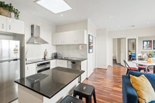 Opposite Caulfield Park 2BR Retreat - 8