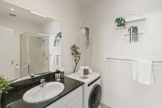 Opposite Caulfield Park 2BR Retreat - 7