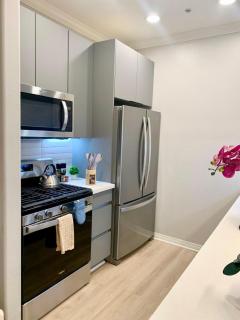 Spacious 2Beds 2Baths Unit with Balcony-Roof Top View-LACMA - 1