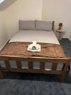 Perfect Getaway 2 bedroom house with parking - 1