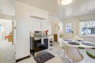 Old Broadmoor Condo Private Deck Washer Dryer Unit - 1