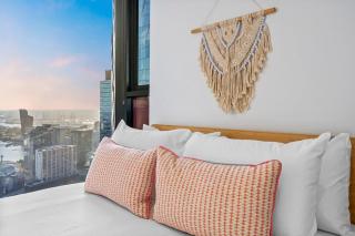 Skyhigh Views 3 Beds, 2 Baths comfort with Free parking - 8