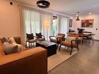 Modern 3BR Home - Pool & Gym in Nueva Escondida - 7