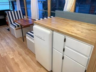 UNIQUE & LUXURIOUS Skoolie - Central Location - 5