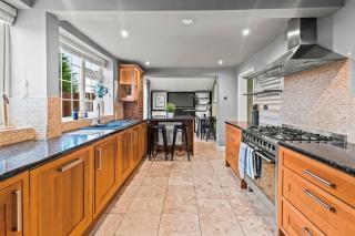 Modern House 6 Beds 3 Car Driveway Parking - 2