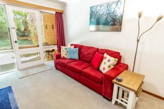 Cedar Holiday Units - Apartment 2 - Bright - 8