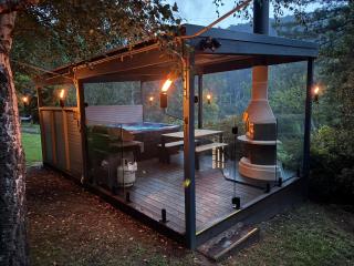 The Grandview Retreat, Riverside Farmstay Escape - 1