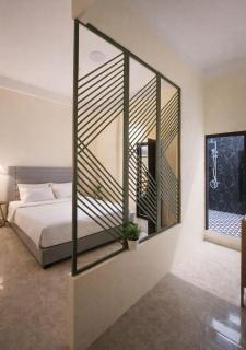 Spacious 3BR House Walk to Beach Central - 9