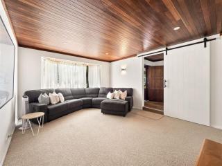 Bluewater Retreat - Pet-Friendly Coastal Oasis - Broadwater - 5