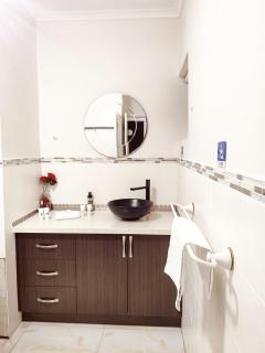 Sandringham Getaway near Beautiful Beach and Shops - 7