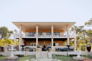 Eagle Bay Eyrie - Serene Bushland Retreat by the Sea - 0