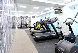 Sky Tower Studio - Pools, Spa, Gym & Super King - 2