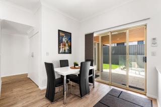 Vic Park Central - Modern Luxury Retreat - 1