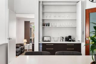 Vic Park Central - Modern Luxury Retreat - 4