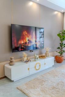 Luxury 3 Bed All Ensuite Apartment at One Riverside with Pool, Gym, Sunset Balcony & Optional Car Driver - 4