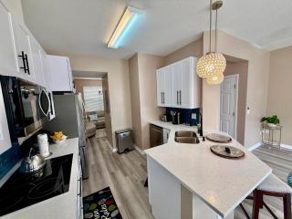 Grand Luxury Lakes 3BR Townhouse near Disney - 7