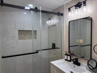 Elegant King Siz Studio • Private & Self‑Contained - 2