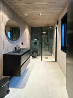 Boat House With Sea Views An Hour From Bergen - 1