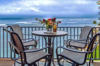 Oceanfront Modern Coastal Remodel - Serene Sunsets & Relaxation on Large Lanai - 7