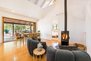 Mika · Cabin with fireplace, walk to the beach - 1