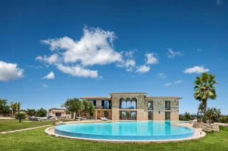 Exclusive Design Villa Facing Cabrera - 0