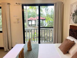 Deluxe Seaview Room- Willow at The Cove Siquijor - 8