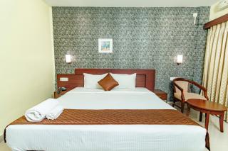 Hotel Lals Residency, Adoor - 7
