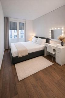 Spacious 3-Bedroom Flat in the Heart of Zurich - 7