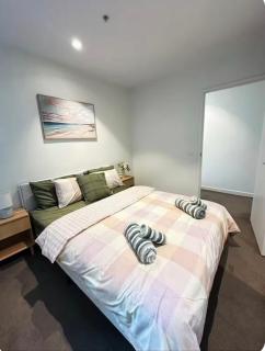 Modern Luxury Apartment near Crown - Stunning views - 9