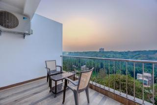 ALAYA STAYS Midpoint UMA Pet-Friendly 7 BHK Villa Pool and Entertainment - 7