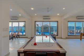 ALAYA STAYS Midpoint UMA Pet-Friendly 7 BHK Villa Pool and Entertainment - 6