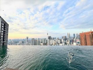 near Lalaport L U C E N T I A Service Suite klcc Tower View Pool - 8